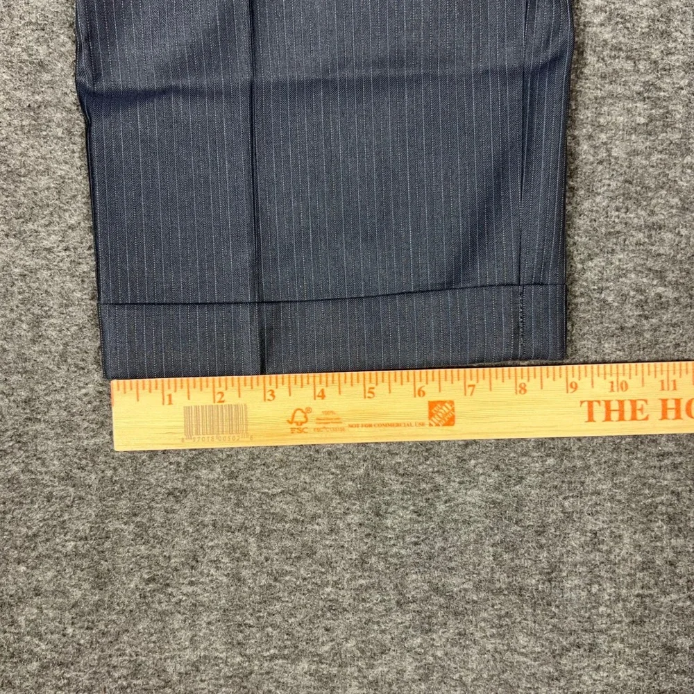 Jos A Bank 2 Piece Suit Mens 44S Pleated Pants 34x29 Grey Silk Blend Pinstripe